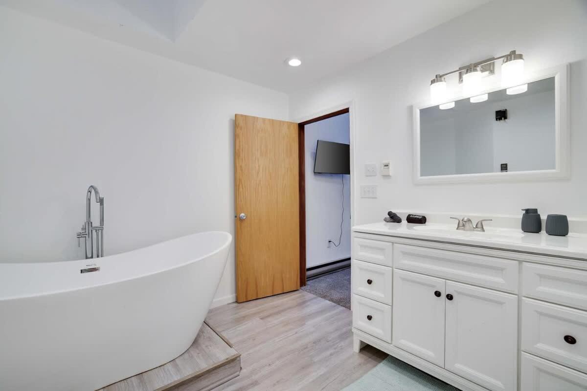 Relax In Blakeslee - Spacious 5Br Home With Bbq Extérieur photo